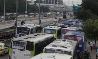 Com aval de Bolsonaro para demissões, rodoviários do Rio sofrem com licenças não remuneradas