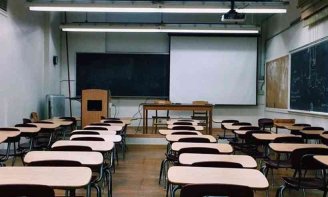 Justiça de MG autoriza corte de salário dos professores de escolas particulares em EAD