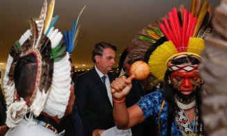 Bolsonaro barra medidas de proteção a indígenas em meio a pandemia 