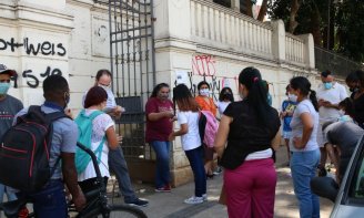 2 mil casos de COVID nas escolas em SP após o retorno presencial forçado por Dória