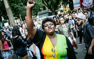 Marcha do Orgulho Trans em SP destaca luta por direitos e contra a transfobia