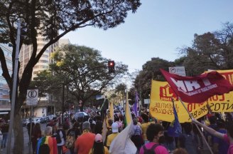 Milhares vão às ruas em Belo Horizonte contra o governo Bolsonaro