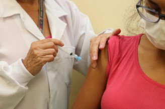 Brasil tem 2,7 milhões de pessoas vacinadas contra Covid-19, sendo menos de 1,5% da população