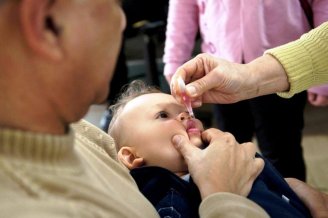 Cortes na saúde e a péssima gestão da pandemia reduzem vacinação de doenças já erradicadas