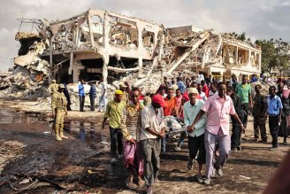 Atentado na Somália deixa mais de 200 mortos 