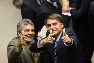 Bolsonaro, depois de falar em metralhar a Rocinha, projeta criar a “bancada da metralhadora” 