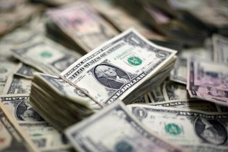 Incertezas políticas levam dólar a patamar recorde de R$ 4,14, aumentando pressão sobre preços