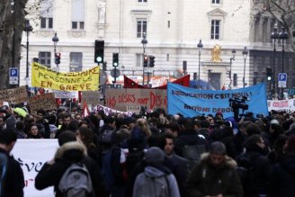 França: Milhares de estudantes secundaristas e universitários se manifestam contra as reformas de Macron