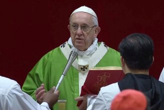 Papa Francisco contra as mulheres: “Todo feminismo termina sendo um machismo de saia”