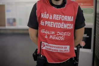 Metroviários-SP aderem mobilização contra Reforma da Previdência usando coletes e adesivos