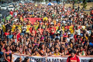 Cerca de 1.500 lideranças indígenas participam da "Marcha das Mulheres Indígenas" em Brasília
