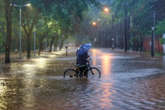 Maior período de chuva da história deixa milhares de desabrigados em Belo Horizonte