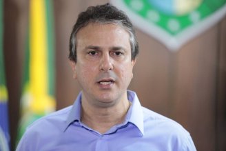 Camilo Santana (PT) isenta dívida de empresários, enquanto faltam testes e leitos no Ceará