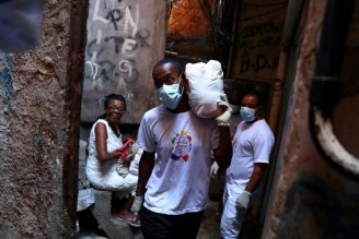 RJ: Moradores de favelas se organizam para arrecadar alimentos e materiais de limpeza contra a Covid-19