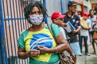 Estudo aponta Brasil como país em pior situação na pandemia, com mortes dobrando até domingo
