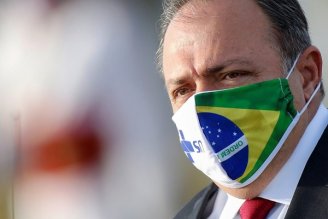 Com o marco de 80 mil mortes, Pazuello volta a defender o uso da cloroquina