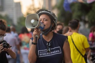 A juventude da nossa geração não pode cair no discurso da distopia, nós queremos a revolução, diz Letícia Parks