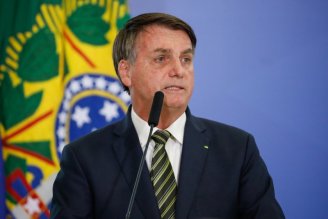 Marcado por negar a CoronaVac, Bolsonaro diz que a vacina " é do Brasil, não é de nenhum governador”, alfinetando João Dória