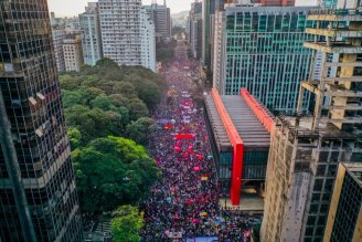 Milhares de pessoas repudiam Bolsonaro e Mourão em ato em São Paulo