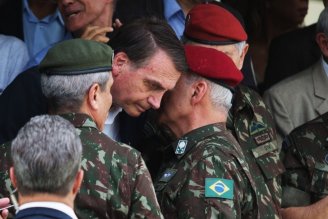 Governo de Bolsonaro e Mourão gastou dinheiro do SUS com regalias dos militares