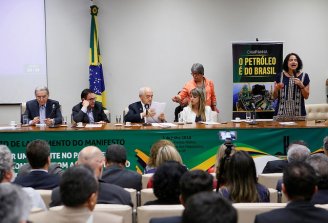 PSOL, PT, PCdoB, PDT e PSB lançam Manifesto por Frente Parlamentar defendendo "equilíbrio fiscal e controle da dívida"