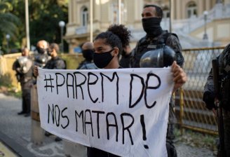 PM Racista de Dória alveja 2 jovens negros em São Paulo