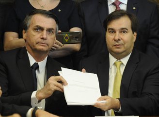 Em meio à pandemia Rodrigo Maia e Bolsonaro querem taxar desempregados
