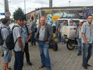 Motoristas de ônibus de Curitiba paralisam contra os atrasos no pagamento