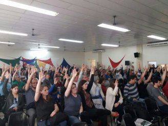 Trabalhadores das fundações estaduais aprovam estado de greve no RS