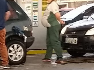 Posto de gasolina de Guarulhos obriga mulher grávida trabalhar em local insalubre