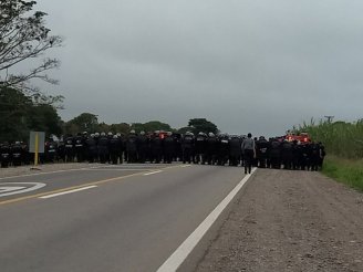 Jujuy: Manifestações e forte operativo policial no engenho La Esperanza.