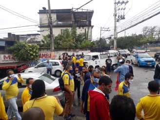 Trabalhadores dos correios em greve fazem carreata no RJ e denunciam os ataques de Bolsonaro