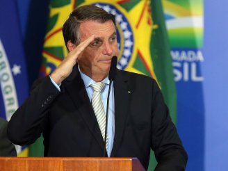Rachadinha, não. Rachadona! Laranjas de Jair Bolsonaro retiraram R$ 551 mil em espécie
