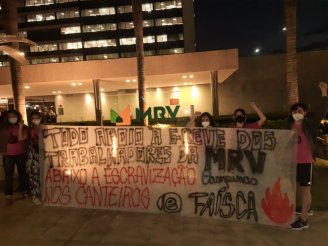 Estudantes vão à sede da MRV em BH em apoio à greve dos trabalhadores