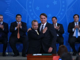 Ministro de Bolsonaro usa dinheiro público para construir mirante perto de empreendimento próprio