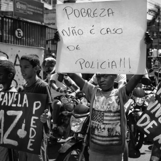 Capitalismo: negro tem o dobro de chance de ser pobre no Brasil