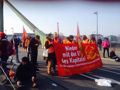 Grande marcha na Alemanha contra os planos de austeridade de Merkel