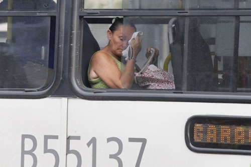 Ônibus com ar-condicionado param de rodar no Rio em mais ataque dos reis do transporte