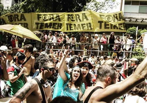 Crivella corta subsídios a escolas de Samba para Carnaval 2018 com demagogia sobre creches