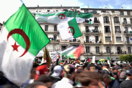 Argélia: trabalhadores se organizam contra as manobras do governo
