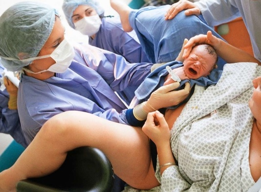 A escolha sobre o parto não vem da PL que assegura direito à cesárea