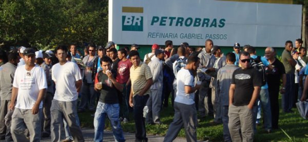 MG: Petroleiros atrasam entrada contra suspensão de operador e pelo direito de greve