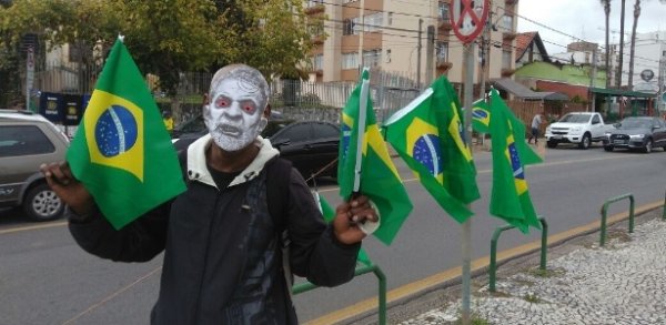 Ato em apoio à Lava Jato é fiasco em Curitiba