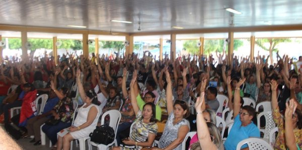 Professores da rede estadual do Piauí decidem por manutenção da greve