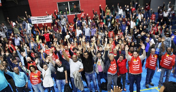 Metroviários de SP indicam greve para 6 de junho contra retirada de direitos