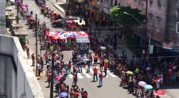 Movimentos pela moradia fazem protesto no centro do Recife