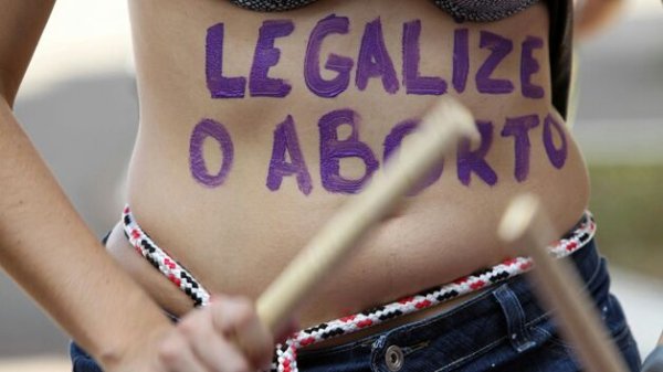 STF descriminaliza parcialmente aborto até terceiro mês