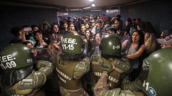 Erupção de revolta dos jovens e trabalhadores no Chile: nova ameaça a Bolsonaro na América Latina