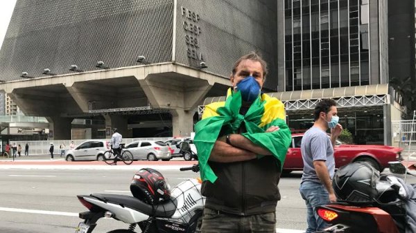 Bolsonaristas fazem carreata da morte em SP dizendo que a China comprou Doria e a Globo