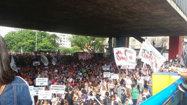 Professores de SP, Minas e RS aprovam greve para o dia 15